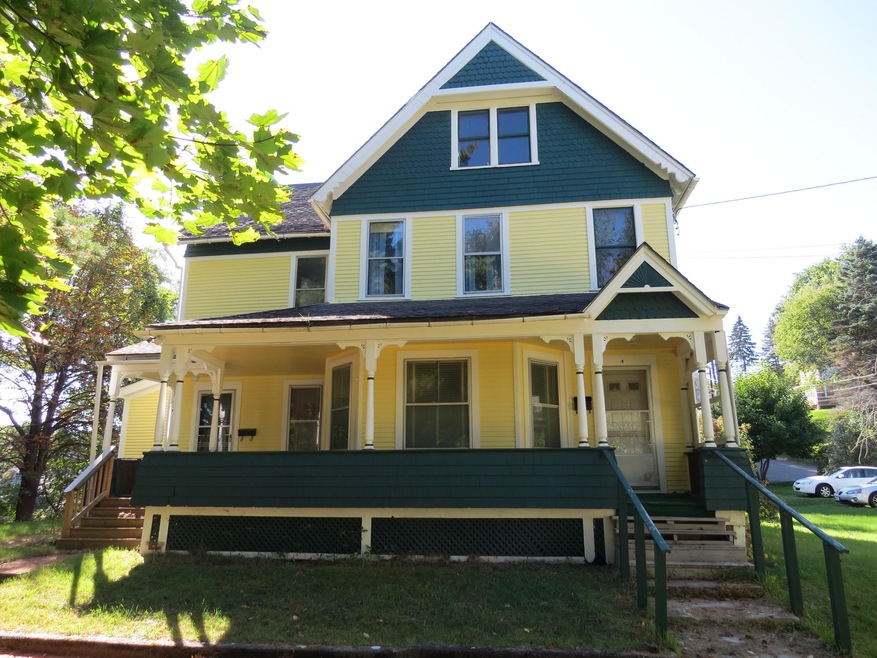 Front of House Does not face Street
