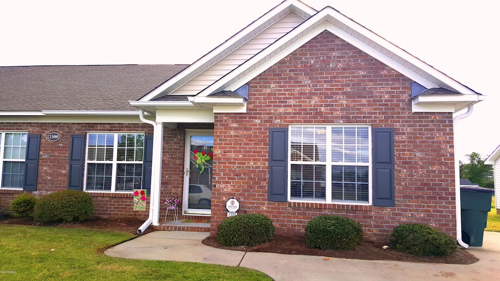 2300 Saddleback Dr unit B, Winterville, NC 28590 - photo 1