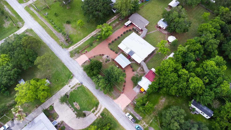 19019 Forest St, Alvin, TX 77511 - photo 1