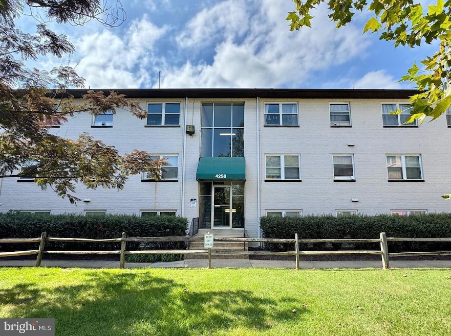 4258 Buckman Rd unit 31, Alexandria, VA 22309 - photo 1