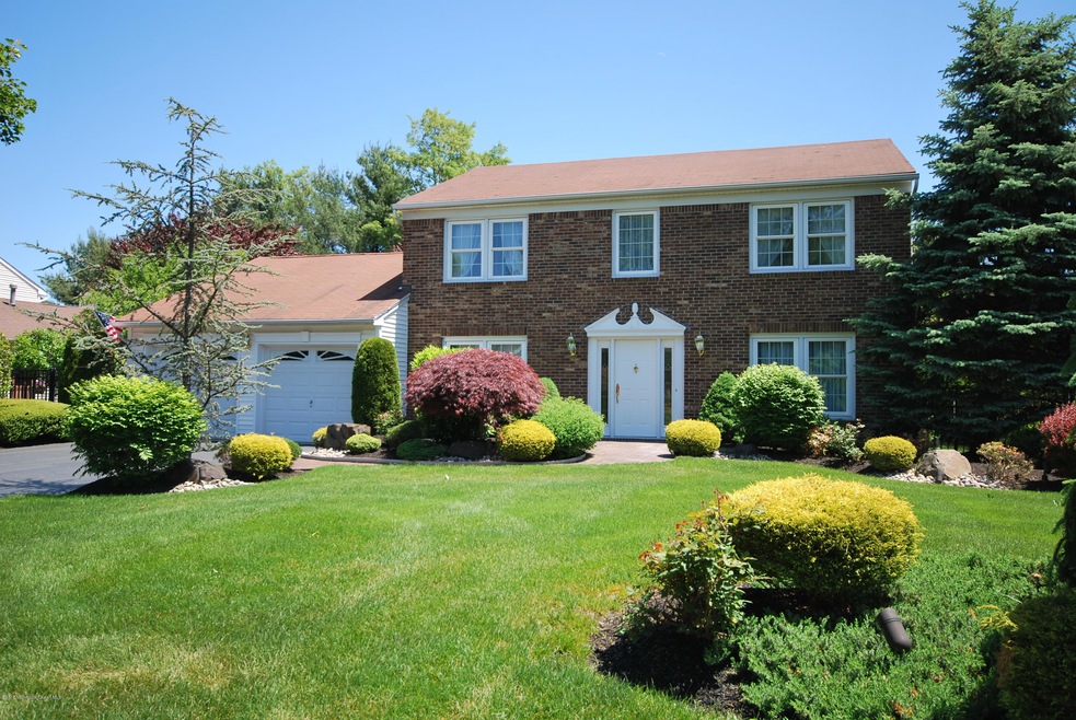 4 Regal Ct, Holmdel, NJ 07733 - photo 1