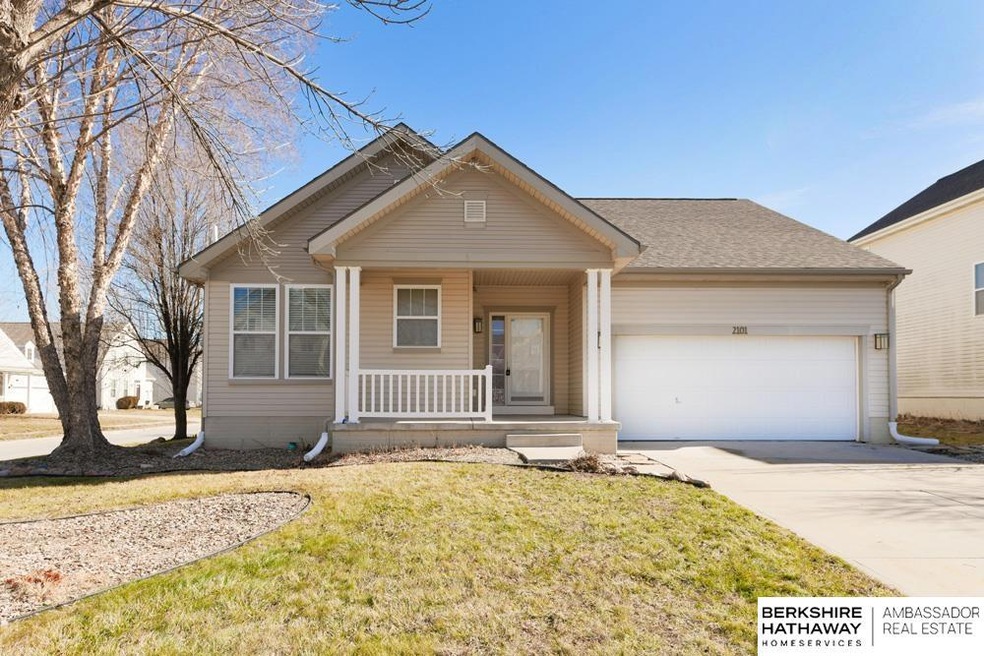 2101 Ridgeview Dr, Papillion, NE 68046 - photo 1