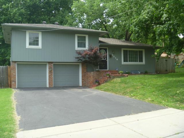 5516 Perry Ln, Shawnee, KS 66203 - photo 1