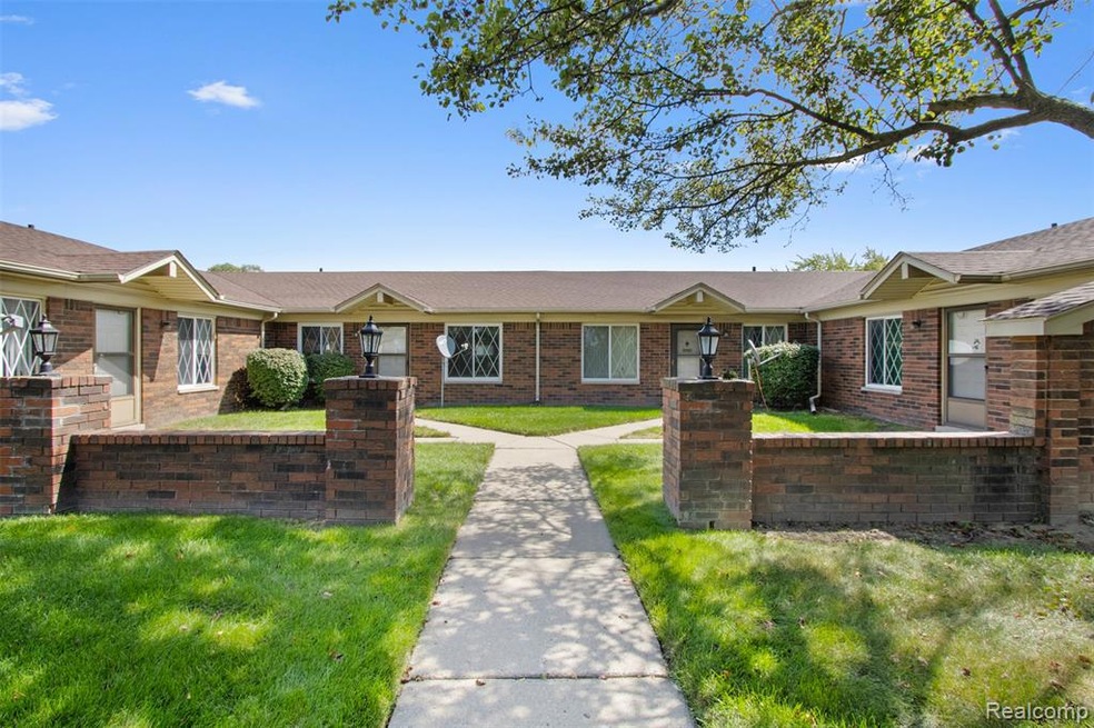 30869 Washington Blvd unit 23, Warren, MI 48093 - photo 1