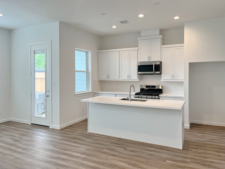 1112 Highland Ranch Ln, Houston, TX 77091 - photo 1