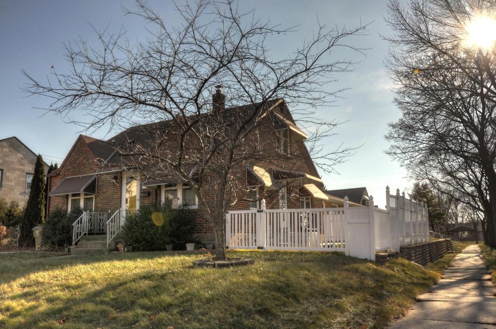 1703 East Norwich Front