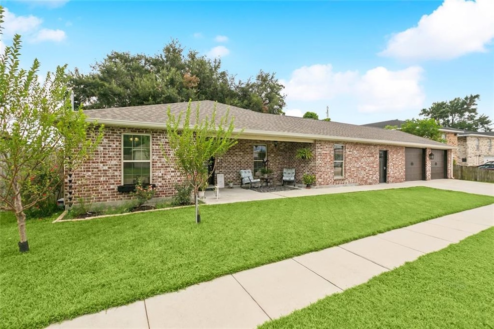 2101 Plaza Dr, Chalmette, LA 70043 - photo 1