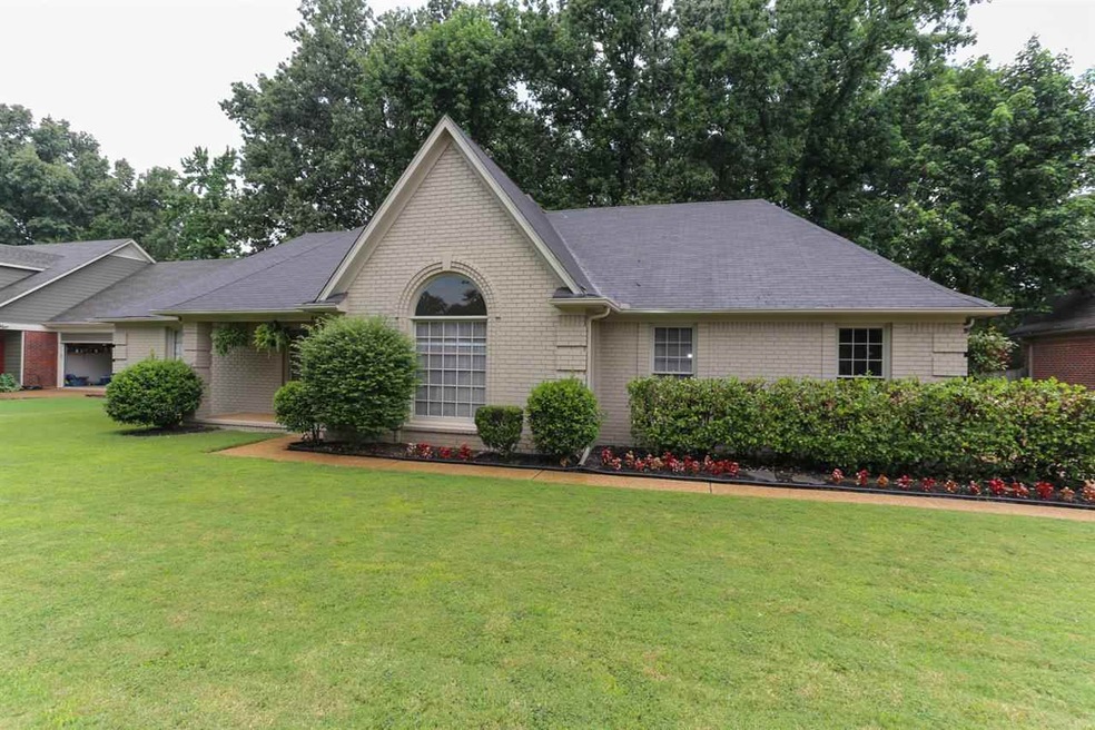 Beautiful one story home in highly sought Tara Oak