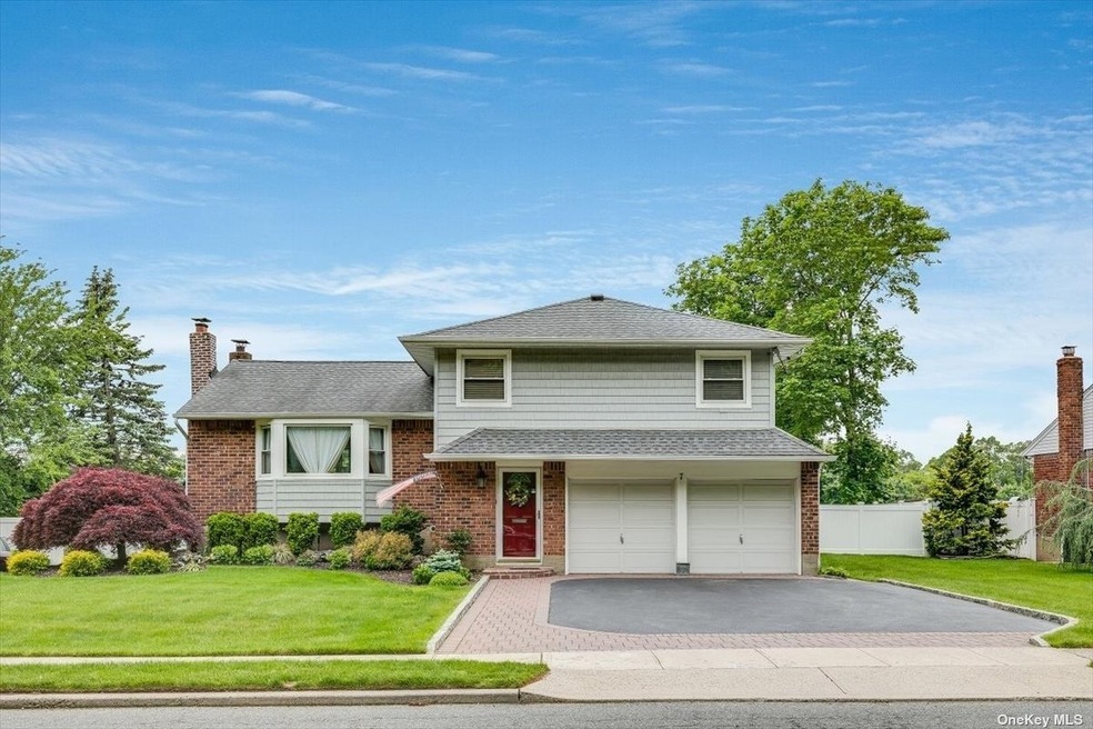 7 Plainview Rd, Bethpage, NY 11714 - photo 1