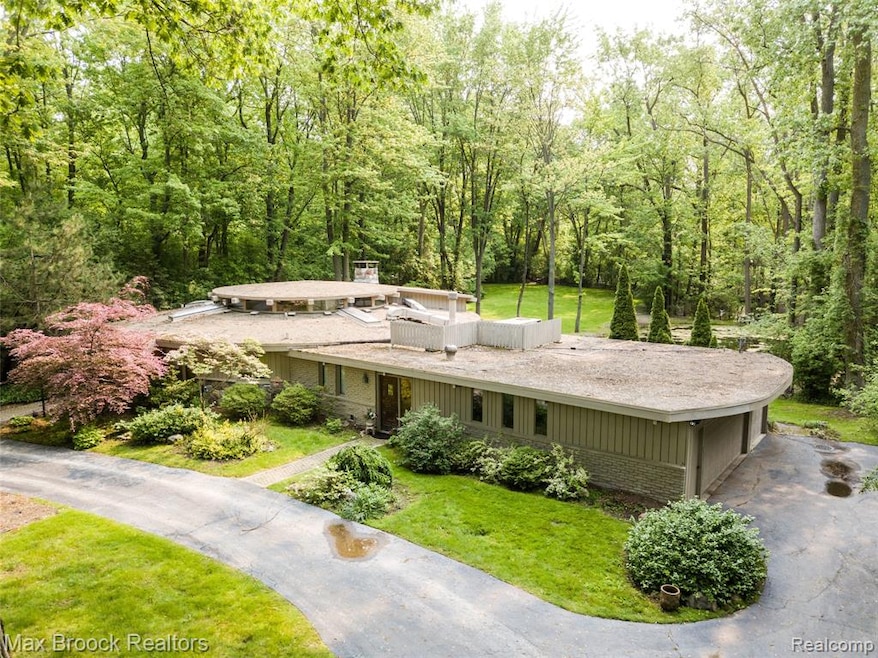 5505 Forman Dr, Bloomfield Hills, MI 48301 - photo 1