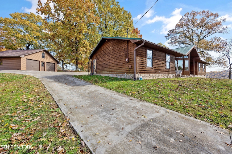 Pending $799,900 • Co-Listing Agent