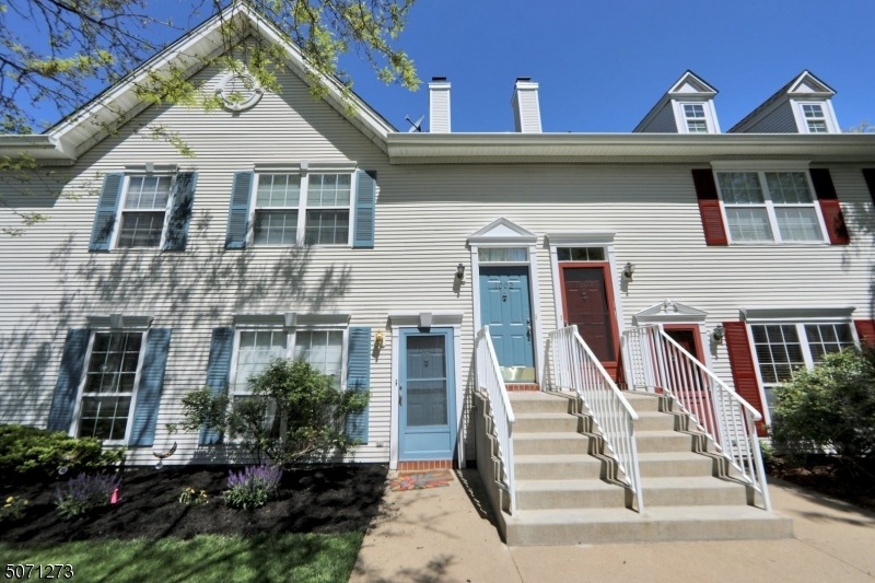 1001 Cumberland Ct, Mahwah, NJ 07430 - photo 1