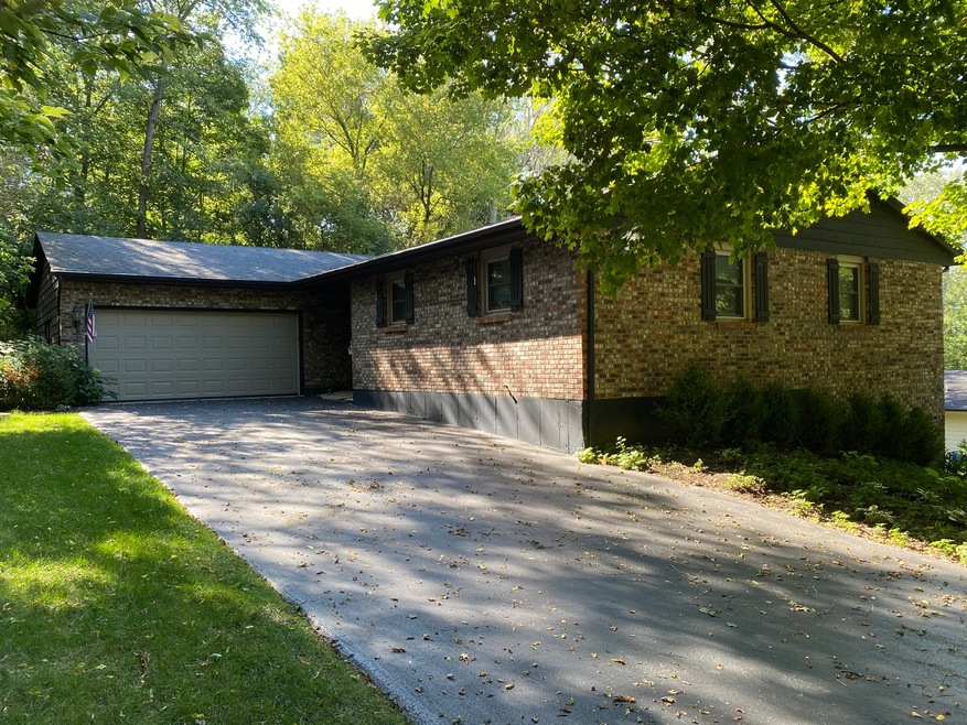 1350 Hillside View, Algonquin, IL 60102 - photo 1