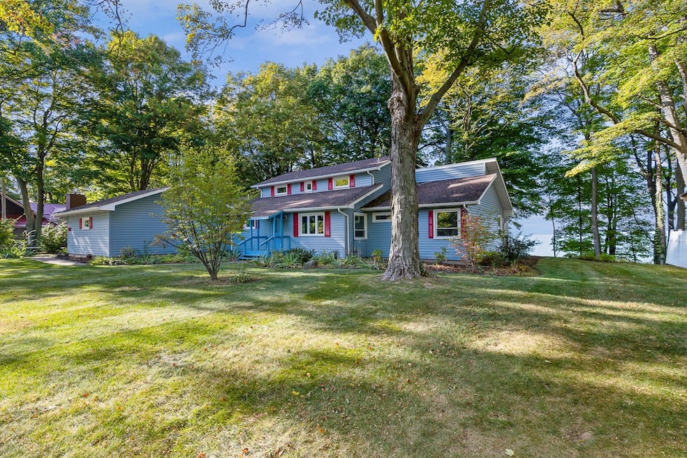 4072 S Shore Dr, Erie, PA 16505 - photo 1