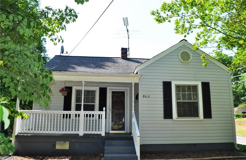 902 E Broad St, Statesville, NC 28677 - photo 1