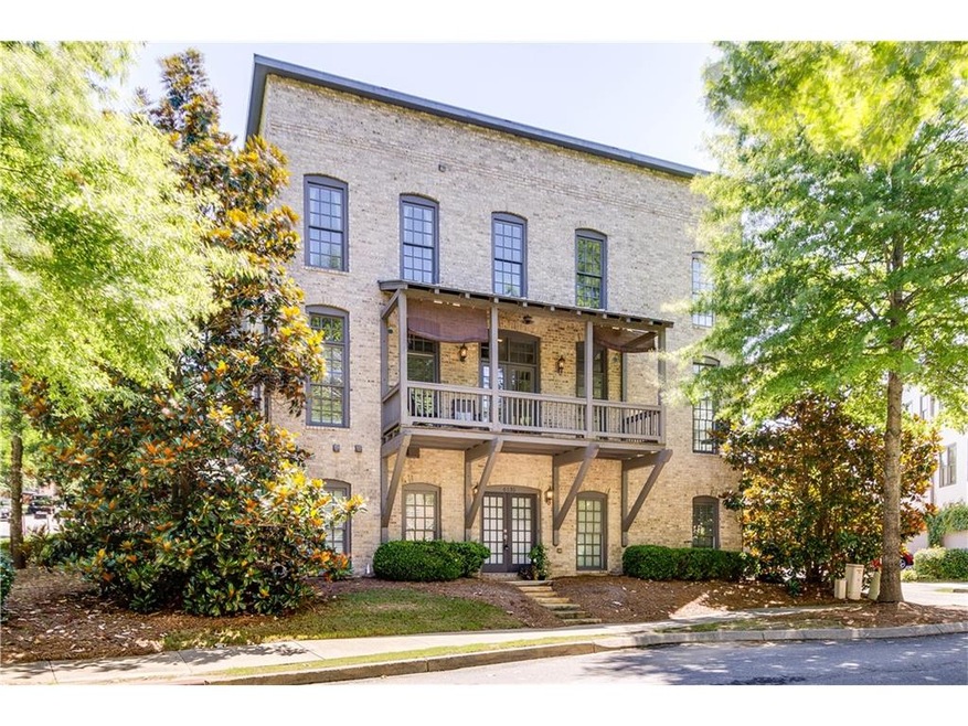 Well maintained 3-sided brick end unit townhouse l