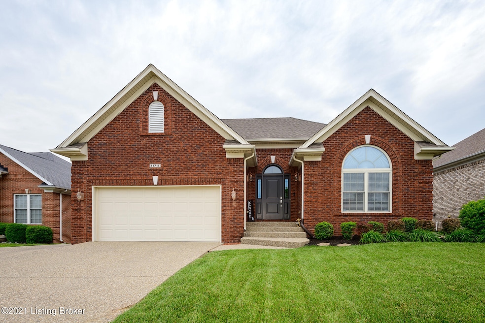 11711 Taylor Rae Dr, Louisville, KY 40229 - photo 1