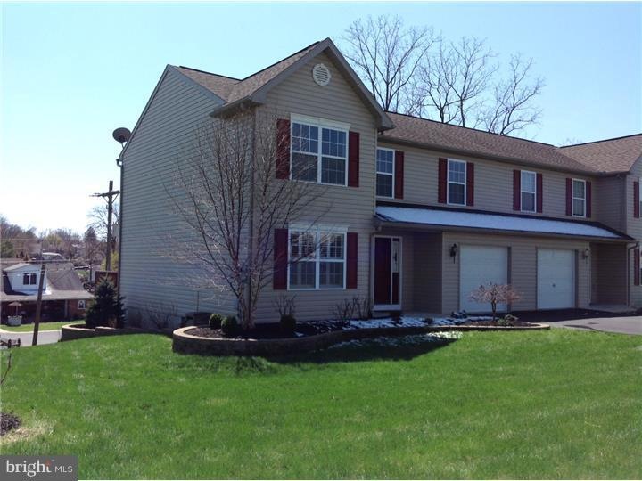 1036 Daisy Dr, Temple, PA 19560 - photo 1