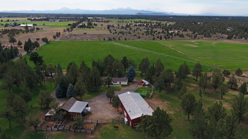 24020 Skywagon Dr, Bend, OR 97701 - photo 1