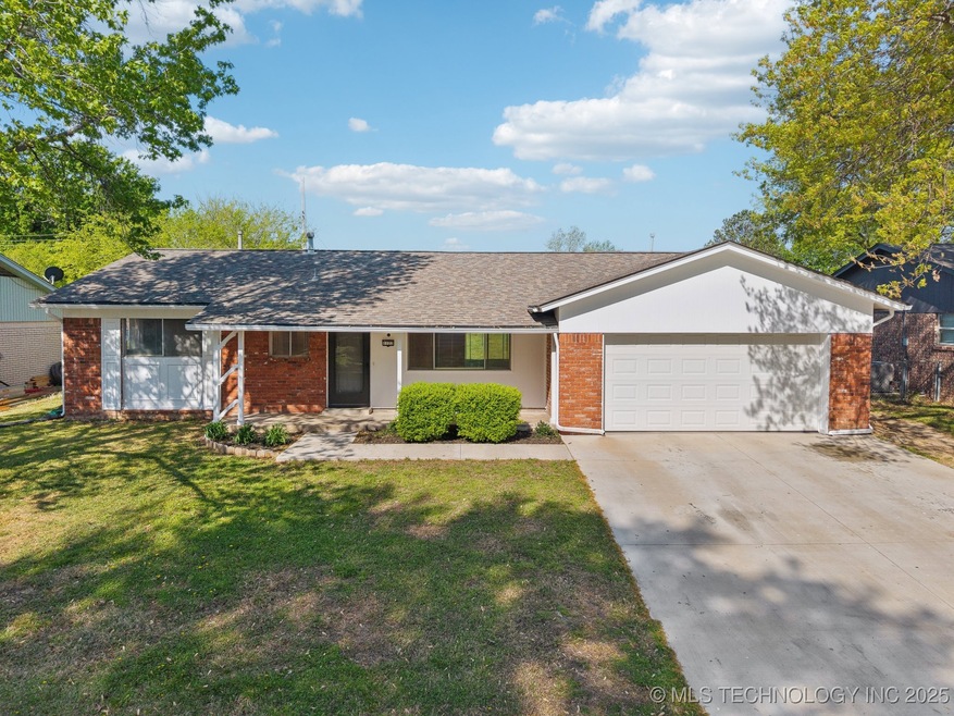 1122 N Fern Ave, Broken Arrow, OK 74012 - photo 1