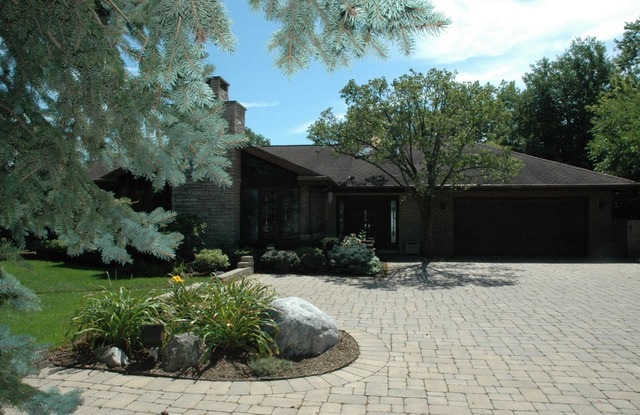 9415 W Central Rd, Des Plaines, IL 60016 - photo 1