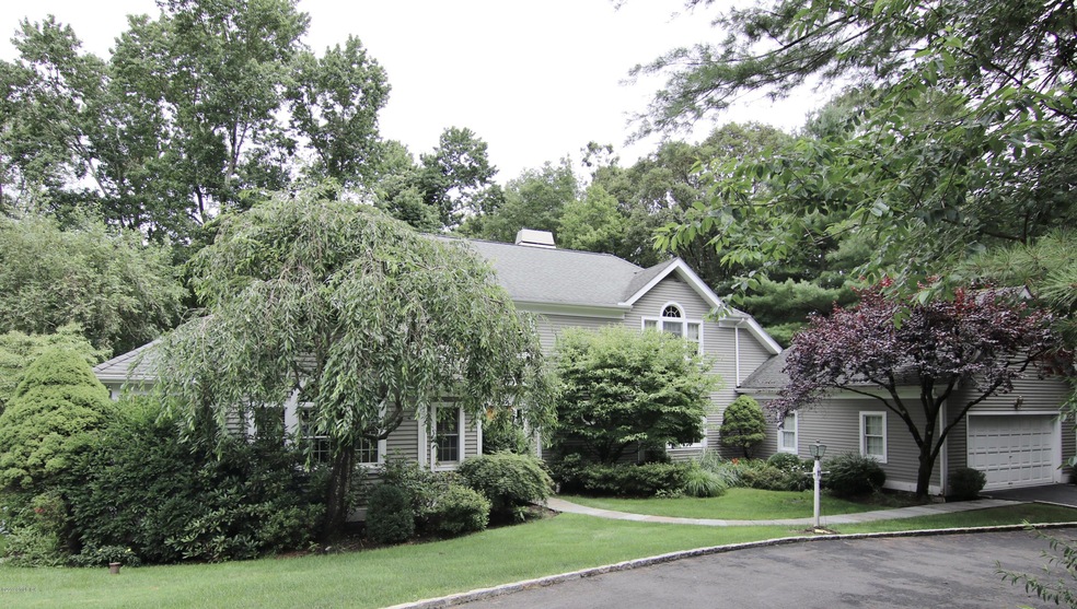 181 Turn of River Rd unit 11, Stamford, CT 06905 - photo 1