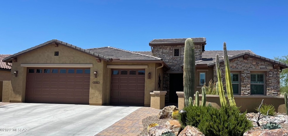 61082 E Amur Lane Front Exterior Photo