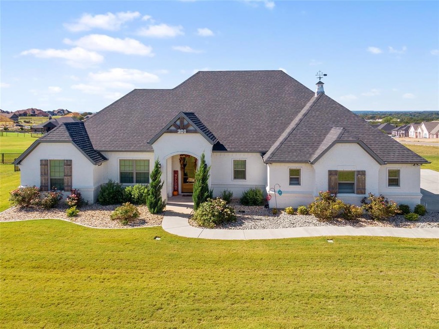 301 Kenyon Ct, Granbury, TX 76049 - photo 1