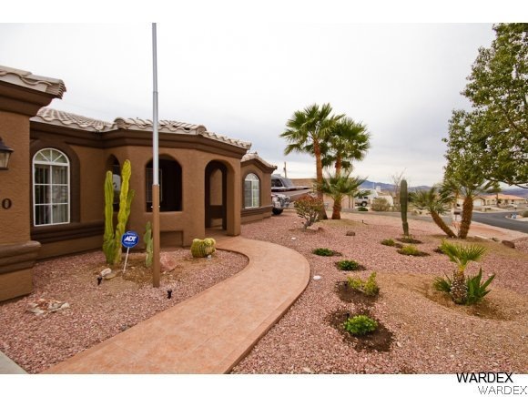 Excellent Curb Appeal