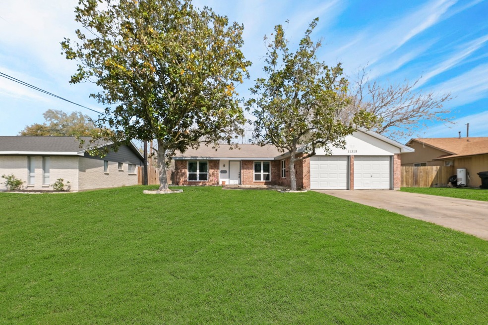 11315 Caribbean Ln, Houston, TX 77089 - photo 1