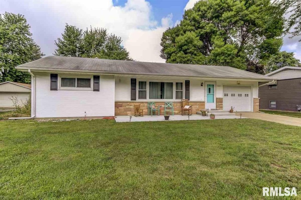 1261 Richland Ave, Lincoln, IL 62656 - photo 1