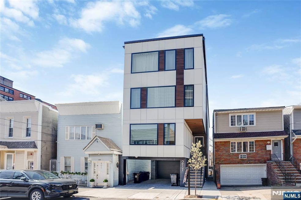 Sold $677,000 • Co-Listing Agent