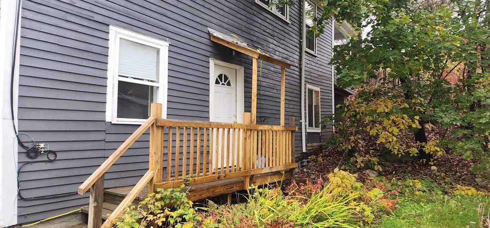 20 Chiswick Ave unit 4, Littleton, NH 03561 - photo 1