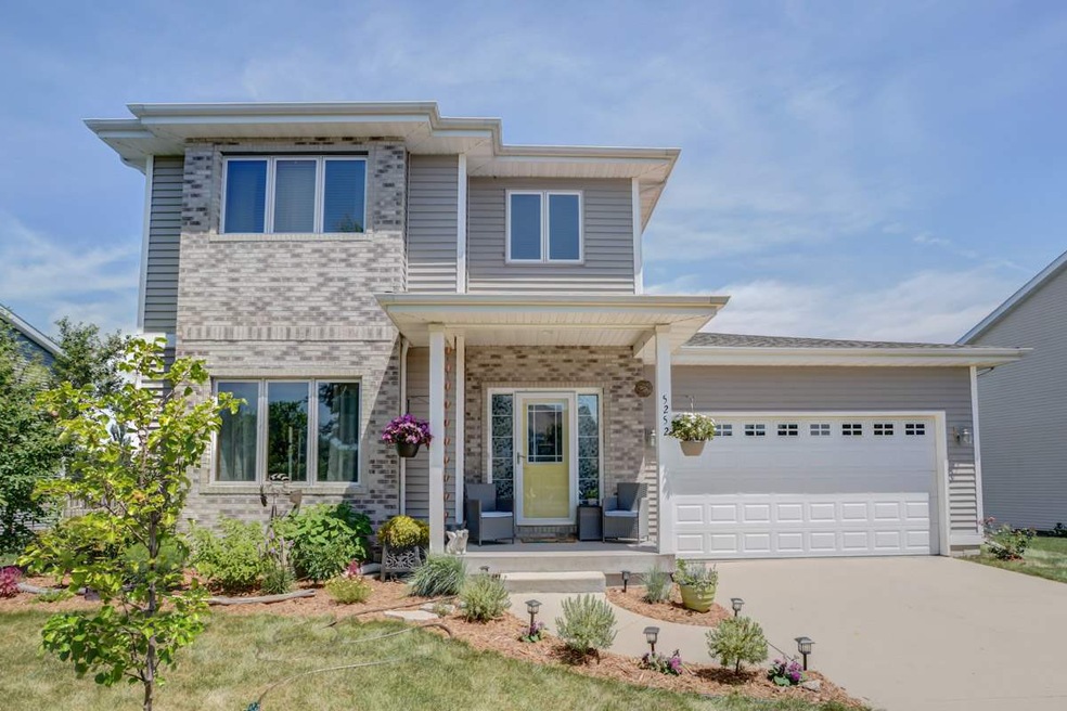 5252 Stoneman Dr, Fitchburg, WI 53711 - photo 1