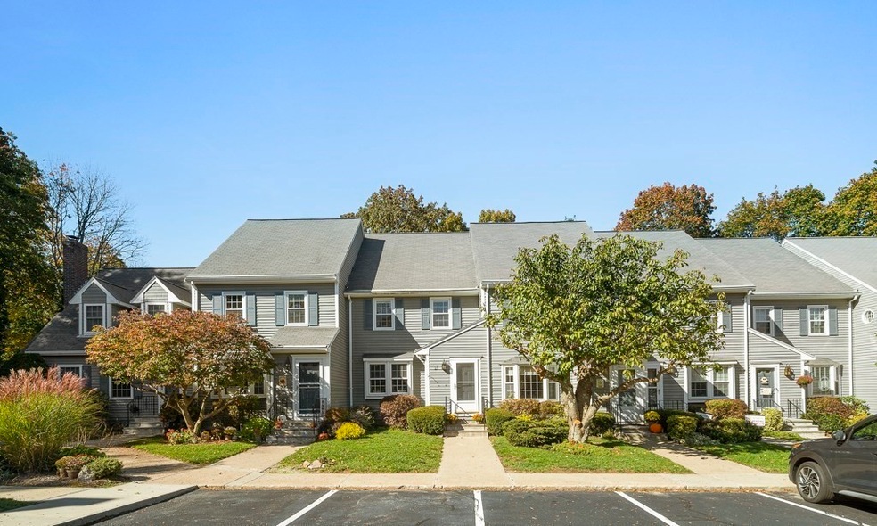 21 Washington Green, East Walpole, MA 02032 - photo 1