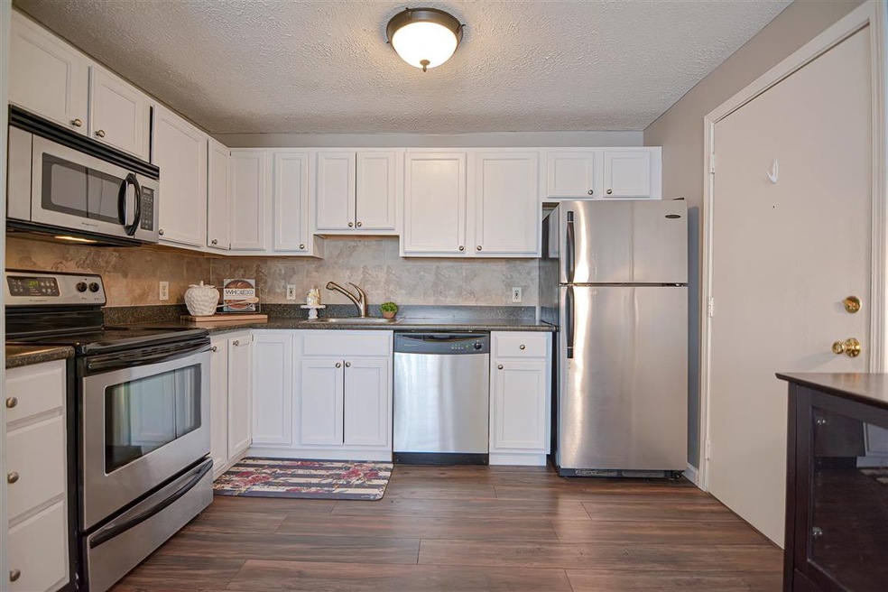 525 Calef Rd unit 11, Manchester, NH 03103 - photo 1