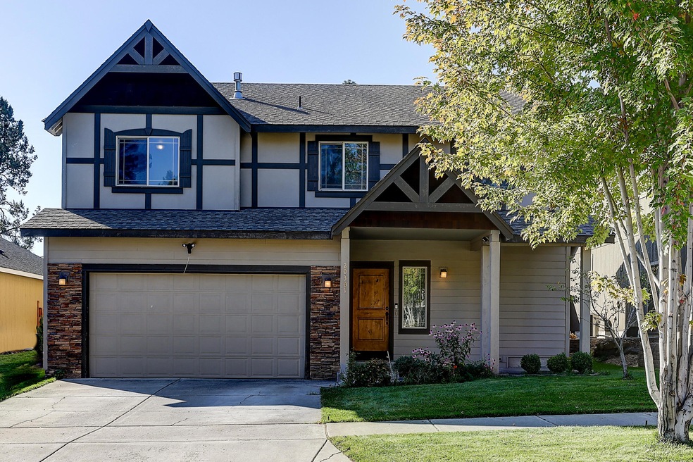 20301 Knightsbridge Place FRONT of House