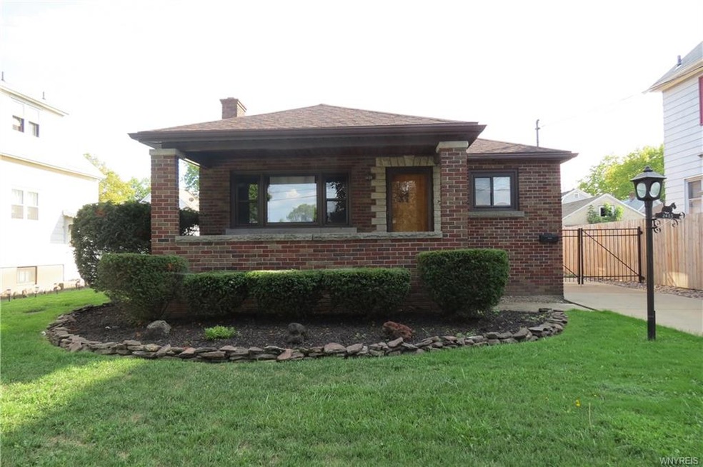 Welcome home! Beautiful front porch, New roof in S