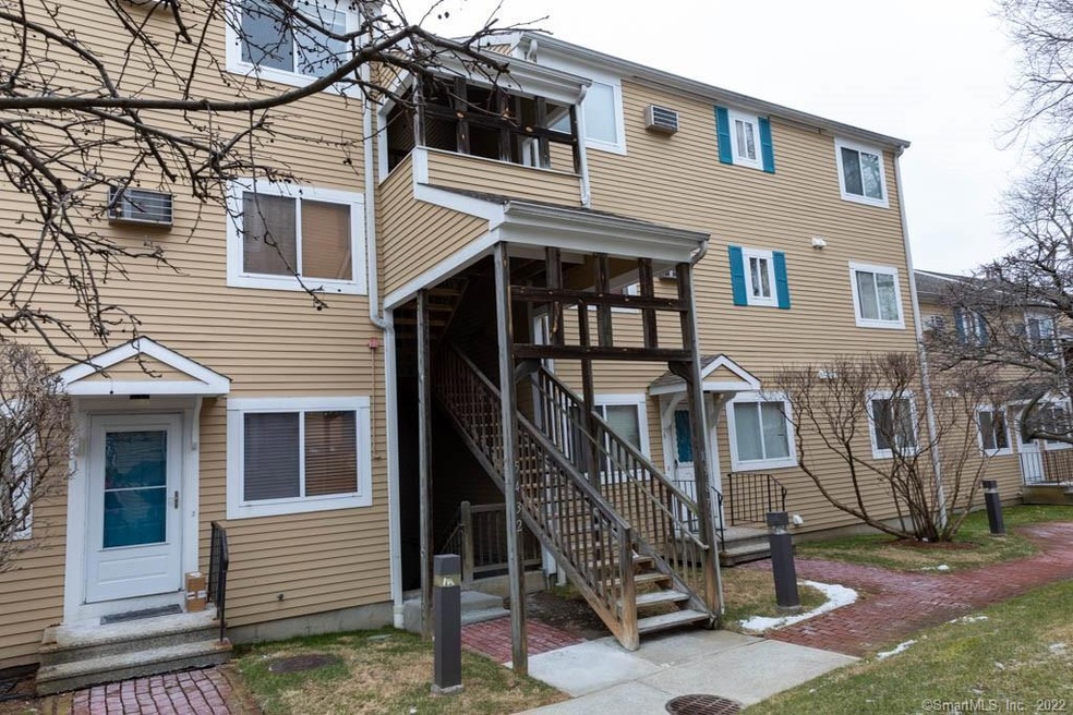 135 Flax Hill Rd unit 3, Norwalk, CT 06854 - photo 1