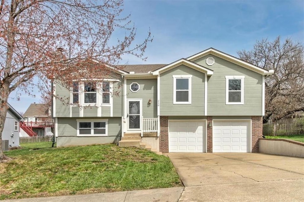 210 W Calico Dr, Raymore, MO 64083 - photo 1