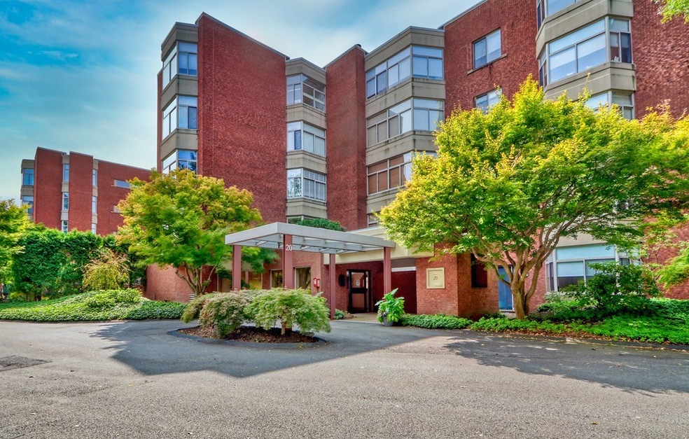 Sold $1,780,000 • Co-Listing Agent