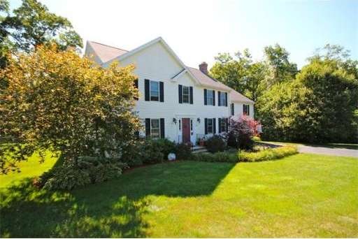 102 Conestoga Dr, Uxbridge, MA 01569 - photo 1