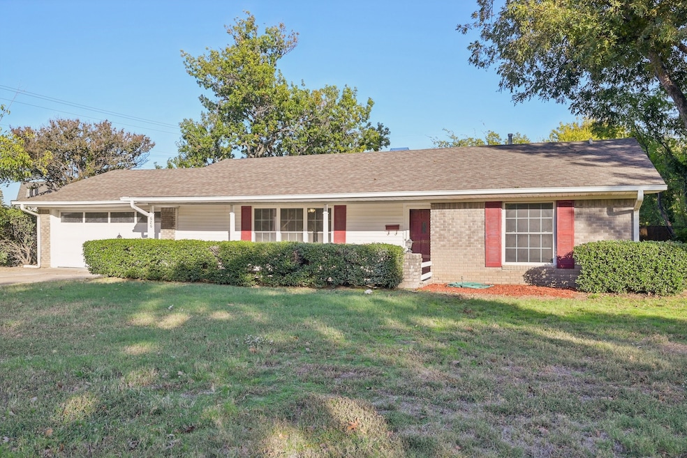 626 Kingston Dr, Irving, TX 75061 - photo 1