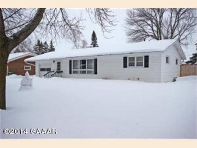 908 Westwood Dr, Alexandria, MN 56308 - photo 1