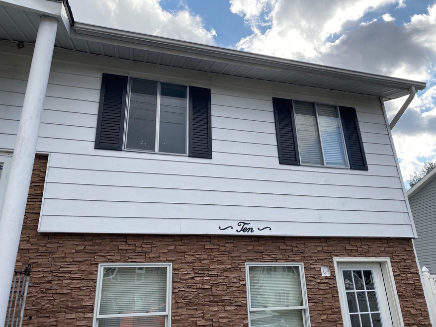 10 Red Oak Dr, Schenectady, NY 12302 - photo 1
