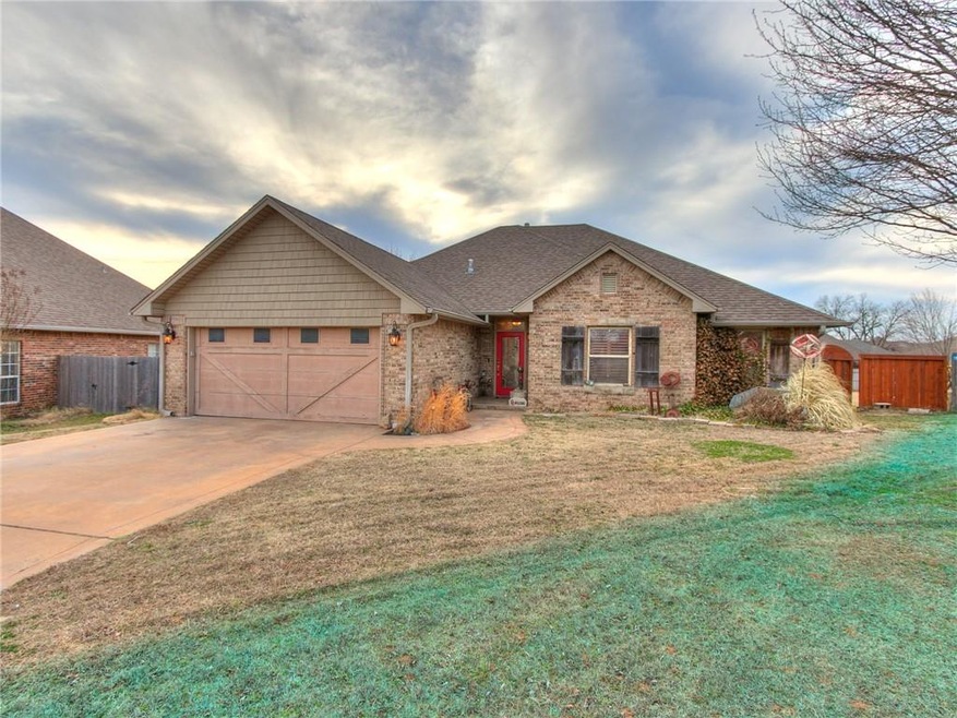 1608 Cedar Bend Ct, Shawnee, OK 74804 - photo 1