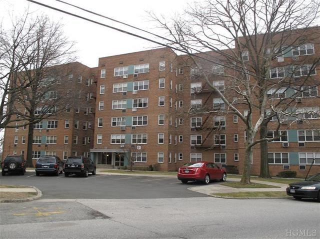 Tudor Woods unit 3J, Yonkers, NY 10703 - photo 1