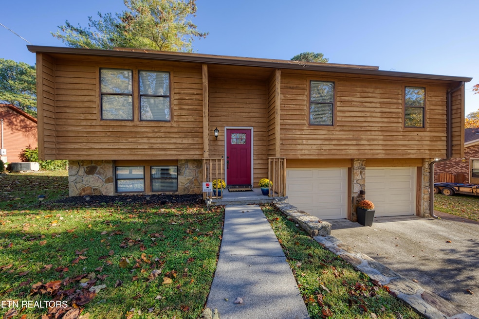 8837 Flintlock Rd, Knoxville, TN 37931 - photo 1