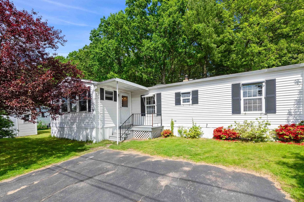 9 Blueberry Ln, Seabrook, NH 03874 - photo 1