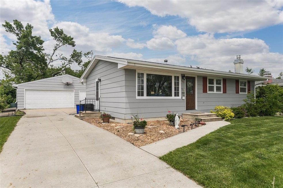 1700 Highview Dr, Marion, IA 52302 - photo 1